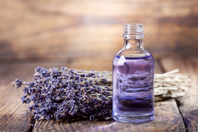 How to reduce acne swelling with lavender essential oil